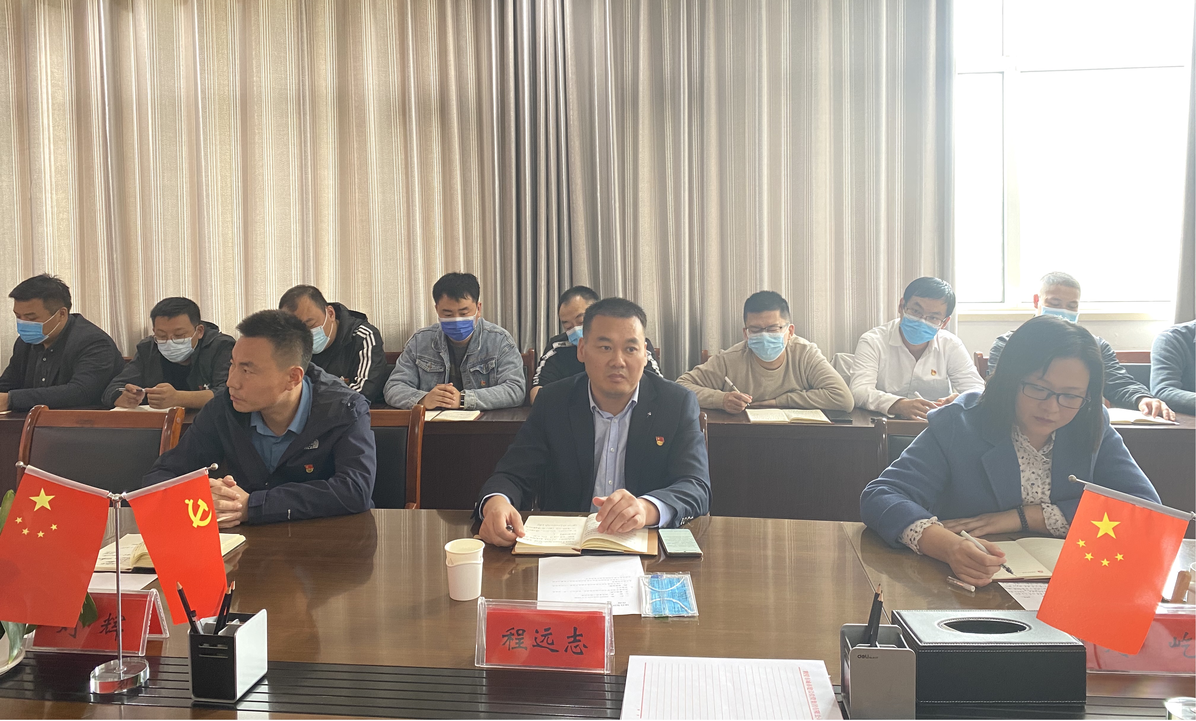 輝煌啓新程 昂揚新精神 城投集團黨委理論學習中心組組織召開 喜迎二十大(dà)專題（擴大(dà)）會議