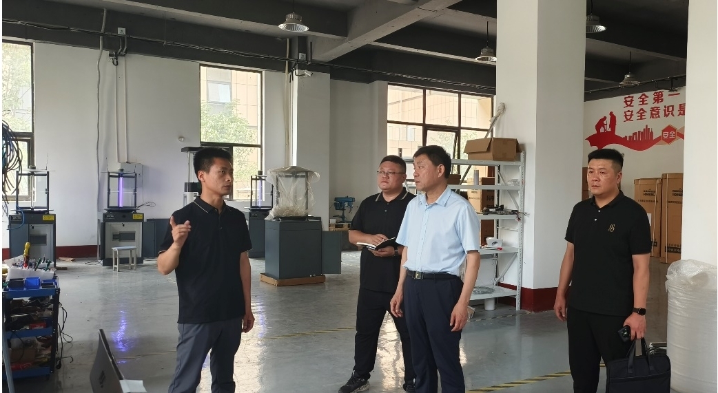 嶽保臣調研新招商企業落地(dì / de)經營情況